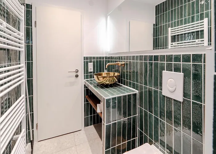 Unique Finken * אולם